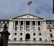 새 英정부가 망쳐놓은 금융시장, 영란은행이 소방수로(종합)