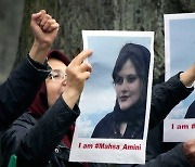 이란 당국, '히잡 의문사' 시위 참가한 前대통령 딸까지 체포