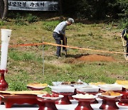 '인권 유린' 선감학원 암매장지서 발굴 하루 만에 유해 발견