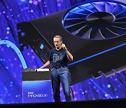 인텔, 엔비디아·AMD 정조준..329달러대 GPU 선보여