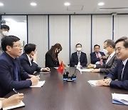 김동연 경기지사, 베트남 빈푹성 레 쥬이 탄 인민위원장과 협력방안 논의