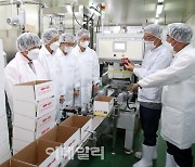 [포토] 한국농협김치 생산시설 관람