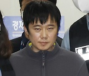 "선고 미뤄달라"..뻔뻔한 전주환, '불법촬영·스토킹' 징역9년(종합)