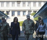DMZ 방문한 해리스 "北, 악랄한 독재정권..전쟁 위협 여전"