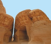 사우디에 이런 유적지가? 사진전에 나온 '알룰라' 풍경 화제