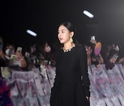 [포토] 김소은, '올블랙 드레스에 달린 주머니가 포인트'(에이판 스타어워즈)