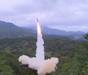 북한, 평양 순안서 동해상으로 탄도미사일 2발 발사