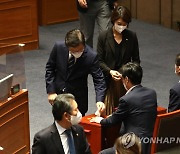 '박진 해임안' 투표하는 이재명