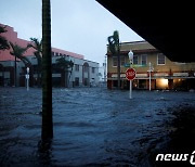 '물폭탄' 허리케인 이언..美 플로리다 도심 홍수