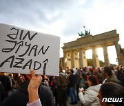 베를린서도 '히잡 미착용' 아미니 죽음에 분노 시위
