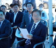 신안 섬마을 태양광발전소 찾은 민주당 지도부..왜?