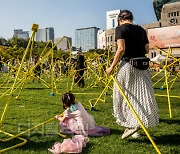 [포토] 마스크 없이 즐기는 '서울거리예술축제'