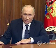 [속보] 푸틴 "미국, 핵무기 사용 선례 남겨..일본에 2번 사용"