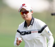 파 세이브 후 인사하는 김효주 [KLPGA 하나금융그룹 챔피언십]