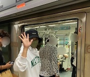 김희선, 지하철 타고 어디 가나? 눈만 봐도 알겠네