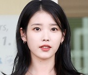 아이유 측 "코로나19 밀접접촉자 분류→춘사국제영화제 불참"[공식입장]