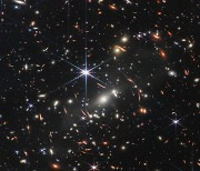 웹망원경, 130억년 전 항성 빛 포착한 듯..초기분석결과