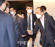 [포토]관계기관 합동 금융외환시장 점검회의 참석하는 추경호 부총리