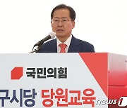 홍준표, 유승민 겨냥 "개혁보수 타령 지겨워..尹 흔들어 무엇 노리나"