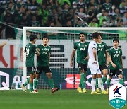 '한교원 멀티골' 전북, 포항 3-1로 꺾고 선두 울산과 승점 5 차이 유지