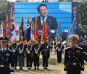 尹정부 첫 국군의날 기념식 6년 만에 계룡대에서 열려..괴물미사일 영상 첫 공개
