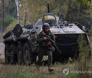 밀어붙이는 우크라..동부 루한스크 '길목' 리만서 "러시아군 포위"