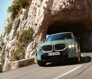 BMW, 초고성능 SAV '뉴 XM' 내년 출시.. 653마력, 역동적인 주행감 선사