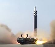 국군의 날에 도발한 북한.."실전 무기 과시하는 듯"