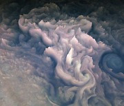 [아하! 우주] 얼어붙은 우주 컵케이크?..3차원으로 본 목성의 구름