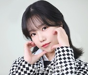 조유리, 왕 크니까 왕 귀여운 하트 [SE★포토]