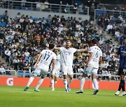 '최기윤·아마노·마틴 아담 골' 울산, 10명 싸운 인천에 3-0 승리