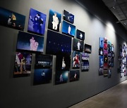 BTS 9년 '피땀눈물' 한눈에..전 세계 아미로 북적인 프루프展