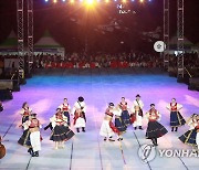 원주 댄싱카니발 개막..해외 초청팀 공연