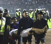 인도네시아 축구 최악의 비극..관중 폭동으로 최소 129명 사망