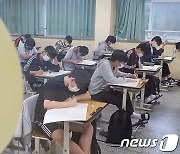 [단독] 남교사 없는 학교, 전국에 107곳..초·중 여교사 비율 77%