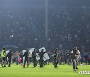 인도네시아, 축구팬 난동에 129명 사망