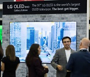 LG전자, 세계 최대 '97형 올레드 TV' 첫 선..북미 시장 공략