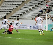 경남FC, 5년 만에 전남 징크스 이겨내며 5위 사수