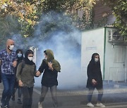 이란 시위 충돌 지속.."동남부서 혁명수비대 간부 등 5명 사망"