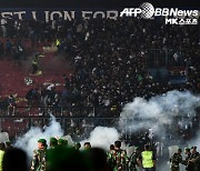 인도네시아 프로축구 경기 도중 관중 충돌로 120명 이상 사망