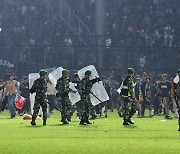 인도네시아 축구장서 팬들 난동..현재까지 129명 사망
