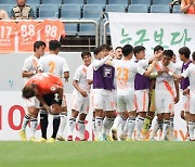 강원, 제주 꺾고 5위 도약..수원FC-김천은 무승부