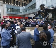 Jets Hawerchuk Statue Hockey