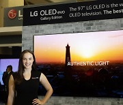 LG 세계 최대 97형 올레드 TV 북미 상륙..프리미엄 시장 공략