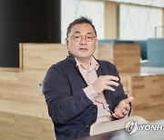 인터뷰하는 정욱준 LG전자 H&A디자인연구소장 상무