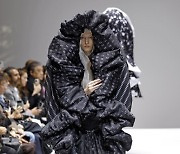 FRANCE-PARIS-FASHION WEEK-COMME DES GARCONS