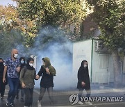이란 시위 충돌 지속.."동남부서 혁명수비대 간부 등 5명 사망"