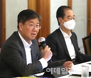 [포토]고위당정협의회, '발언하는 김대기'