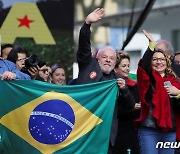 브라질 대선 개표 70%, 룰라가 보우소나루 추월(상보)