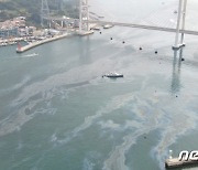 여수 거북선대교-넙내리방파제 6~7km 구간 해양오염..긴급방제 중